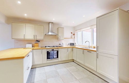 Shrewsbury House | Ideal for Contractors and Groups - 5 Bedroom House