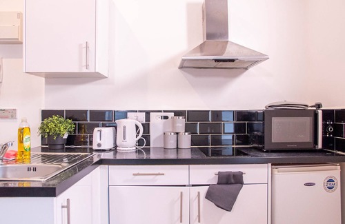Leeds Apartment | Ideal for Work Trips Near Kirkstall