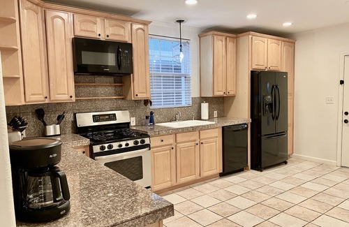 Greater Heights House | Ideal Heights Location; Walk to Many Attractions