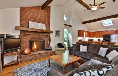 Killington House | Ideal Killington Escape! Hot tub, game room, grill, 2 fireplaces, pet-friendly!
