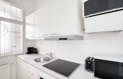 Stuwerviertel Apartment | Ideal Leopoldstadt Studio w/Elevator & Balcony nr U1 & U2, by Blueground