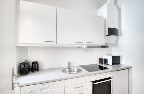Stuwerviertel Apartment | Ideal Leopoldstadt Studio w/Elevator & Balcony nr U1 & U2, by Blueground
