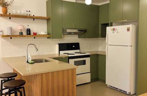 Little Burgundy Condo | Ideal location for long stays. Modern and cozy. Steps to metro, shops, &cafés.