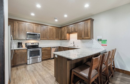 Crosslake Condo | Ideal Location on WFC |Pool Table| Pool & Hot Tub