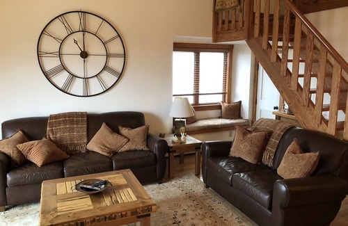 Stratton Mountain Condo | IDEAL LOCATION: Renovated Condo, Ski-In Walk Out To Tamarack Lift And Village