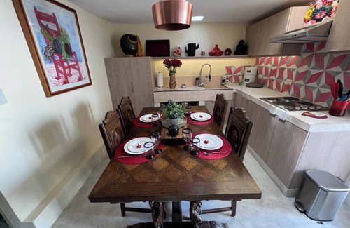 Merida House | Ideal Mexican Casita in the heart of downtown! close to tourist attractions.