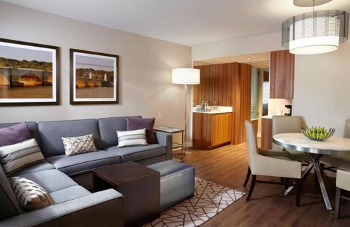 West End House | Ideal Mix of Comfort and Value! Onsite Pool, Parking, Near The Capitol