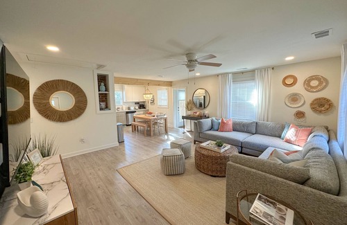 North Charleston House | Ideal Park Circle home to explore Charleston - minutes to restaurants & shops
