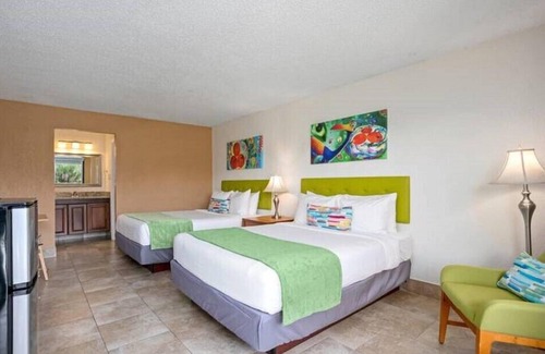 Historic Downtown Kissimmee Hotel | Ideal Room with 2 DBL Beds Near Local Attractions & Restaurants