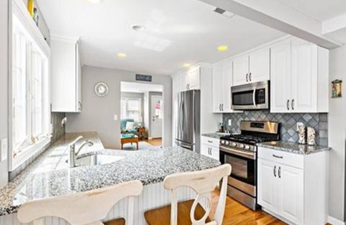 Beach Haven Gardens House | IDEAL VACATION SPOT! CLOSE TO THE BEACH AND EVERYTHING ELSE!