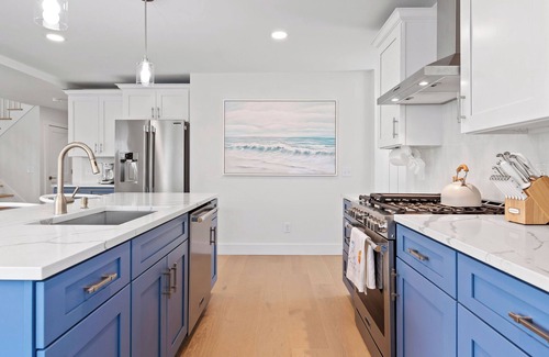 Newport East House | Ideally located, game room, finished basement, fenced yard, lawn games, coffee