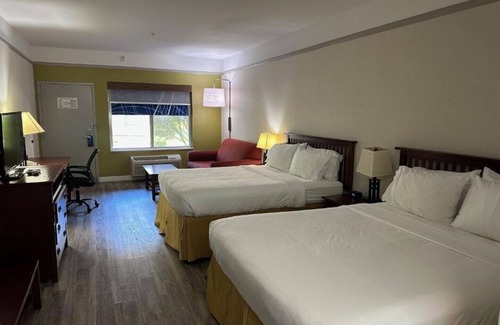 Bonita House | Ideally situated just outside of Los Angeles!