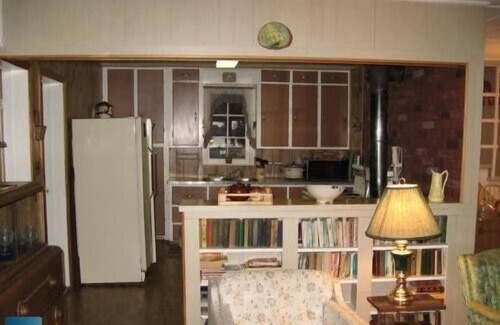 Port Loring Cottage | Idle-a-While 4 Bdrm Private Cottage - Port Loring