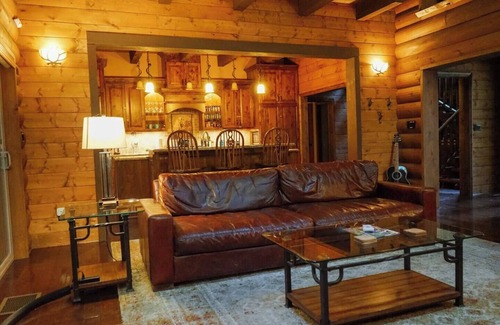 Idyllwild Cabin | Idyll-Lodge Executive Retreat on Strawberry Creek, Spa, AC, 1.5 Acre, 3 King Bed, Secluded!