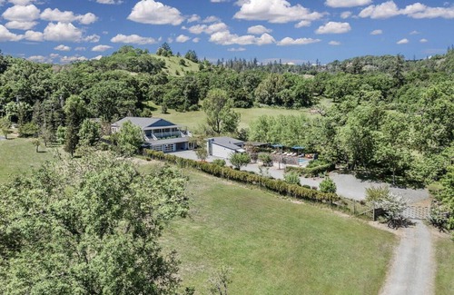Kenwood House | Idyllic + Contemporary Sonoma Valley Retreat