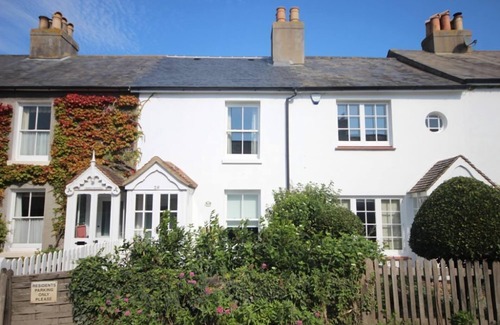 Deal Cottage | Idyllic fisherman's cottage on Kingsdown beach with lovely garden - Mary's Cottage