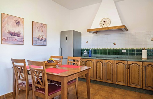 Tinajo House | Idyllic Holiday Home "Finca La Costa" with Garden, Whirlpool, Sea View, Wi-Fi & TV; Parking Available
