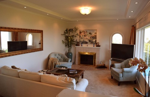 Tiburon House | Idyllic Private Villa with Stunning S.F. Bay and Yacht Harbor View