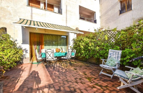 Baia Domizia House | Idyllic vacation home located in Baia Domizia on a plot protected from view.