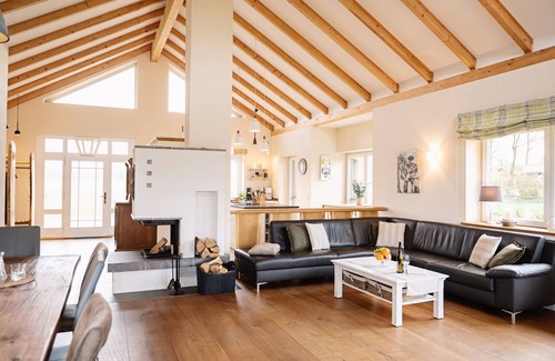 Soltau Villa | Idyllically situated villa in country house style with sauna Ideal for groups & families