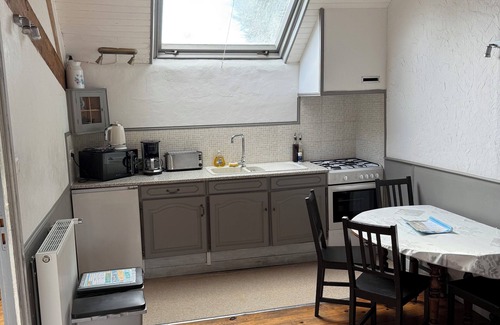 Ernes Apartment | Ifs Appartment for persons with seasonal pool and jacuzzi