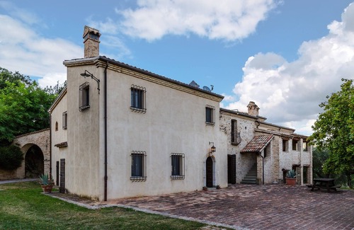 Saludecio House | Il Casale di Meleto - splendid villa surrounded by greenery a few km from the sea