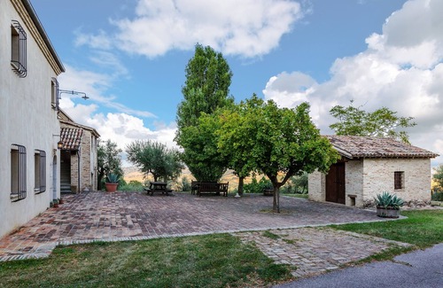 Saludecio House | Il Casale di Meleto - splendid villa surrounded by greenery a few km from the sea