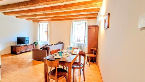 Trento Old Town Apartment | IL CUORE glamour DEL FESTiVAL -100mq con JACUZZi-