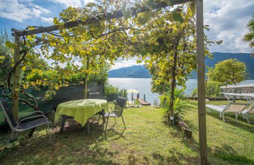 Pettenasco Apartment | Il Glicine appartamento con darsena privata a lago
