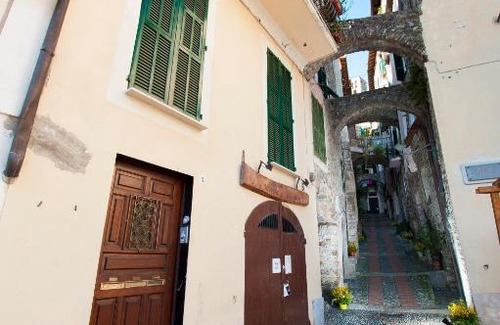 Dolceacqua Apartment | Il Libro Verde Abracadabra