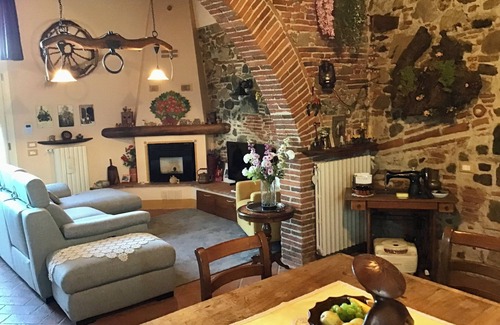 Vicopelago House | Il Pasco, an old farmhouse on the hills overlooking the valley.