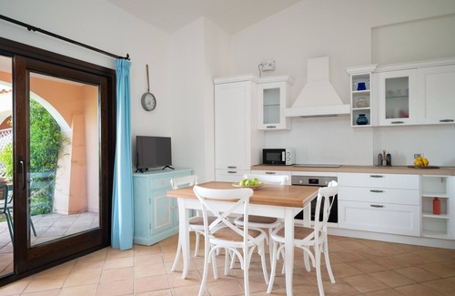 Porto San Paolo Apartment | Il Poggio 8 - flat with shared pool and garden