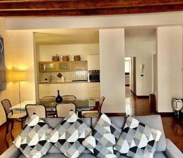 Vicenza Apartment | Il Portico. Charm apartment, Vicenza downtown.