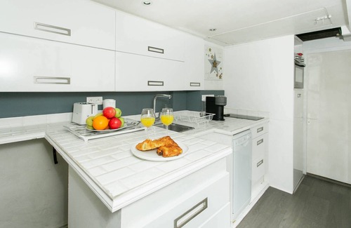 Les Iles Apartment | Ile Saint Louis Charming Flat With Mezzanine