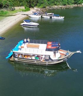 Lagoa da Conceicao Boat Rental | Ilha do Campeche - Escuna Grande