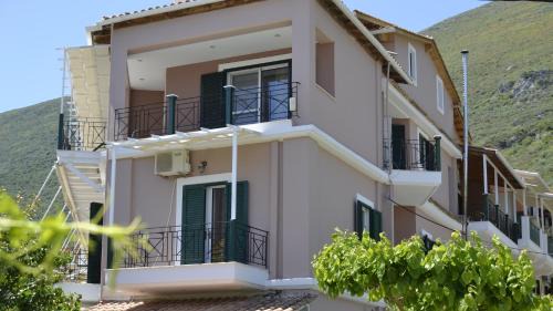 Vassiliki Apartment | Iliaktida Studios