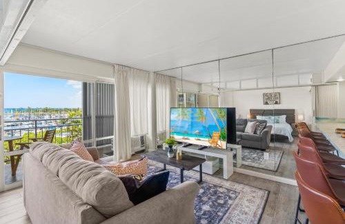 Waikiki Apartment | Ilikai Hotel with Ocean View