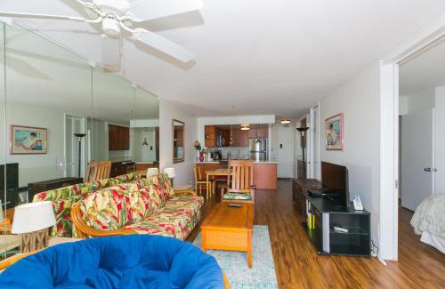 Waikiki Apartment | Ilikai Marina 1394 Yacht Harbor View 1BR