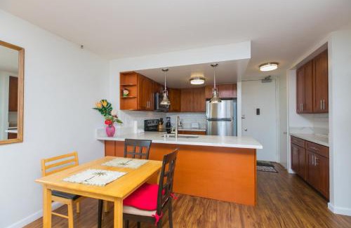 Waikiki Apartment | Ilikai Marina 1394 Yacht Harbor View 1BR