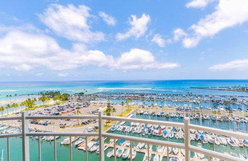 Waikiki Apartment | Ilikai Marina 1684 Yacht Harbor View 1BR