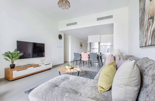 DIFC Apartment | Immaculate 2BR w/Burj Khalifa Views in Downtown