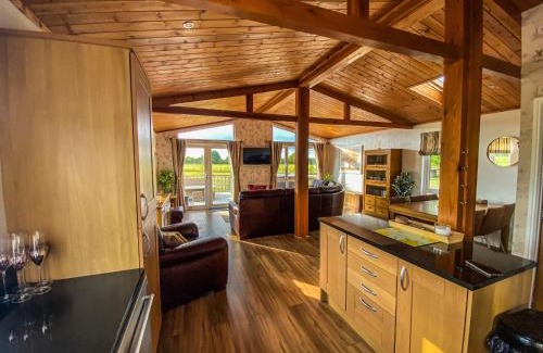 Fangfoss House | Immaculate 3-Bedroom Private Lodge near York