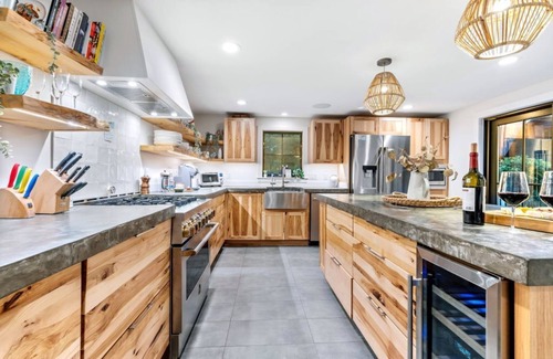 Kennebunkport House | Immaculate 4BR Farmhouse - Family Paradise w/Jungle Gym - Mins To Dock Square