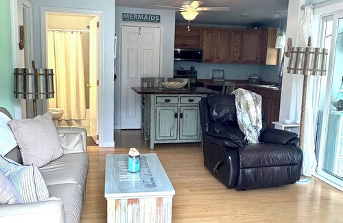 Ogunquit - Wells Cottage | Immaculate Beachdreams Cottage Gated Pool Jacuzzi Woods Privacy Wells Maine