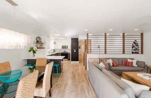 Santa Ana Heights House | Immaculate, beautiful duplex with AC, bikes and beach gear - steps to sand!