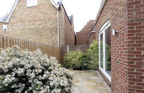 Windsor House | Immaculate Central Windsor Town House