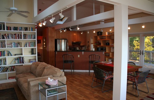 Raymond House | Immaculate Cottage On Beautiful Panther Pond