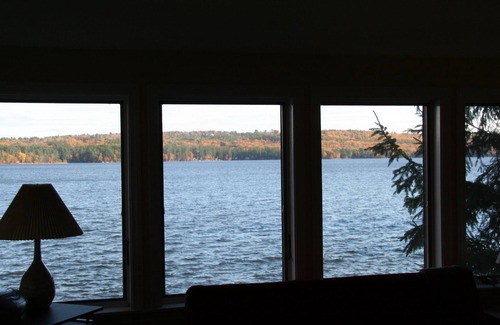 Raymond House | Immaculate Cottage On Beautiful Panther Pond