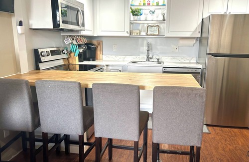Midtown Ocean City Condo | Immaculate Oceanblock 2 Story Condo 3b 2ba (sleeps 9) Steps from beach