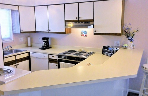 Wilmington Beach Condo | Immaculate1stLevel Unit in Oceanfrnt Complex w/2 pools & private access to beach
